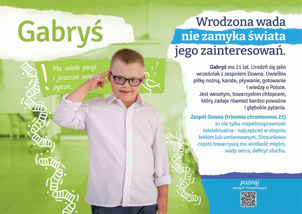 Karta kalendarza Codzienne Zwycięstwa 2027, Gabryś: Gabryś w białej koszuli i okularach przykłada palec do skroni, hasło „Wrodzona wada nie zamyka świata jego zainteresowań”.